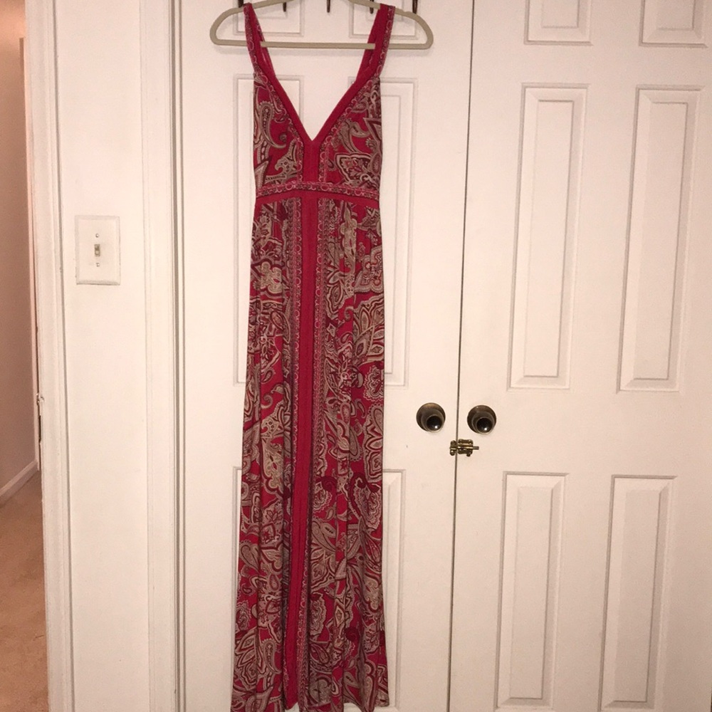 Gorgeous red and tan paisley maxi dress.